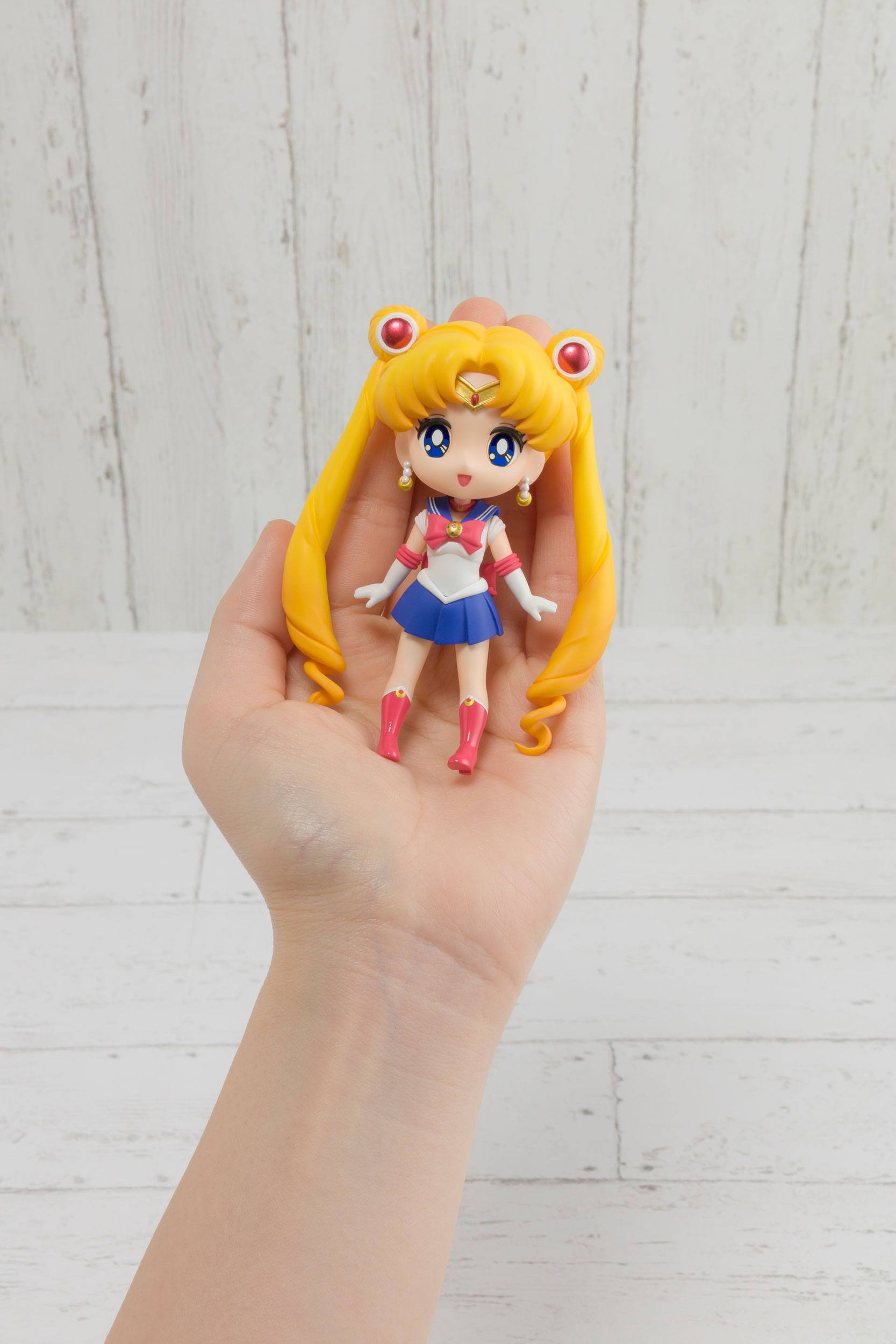 Sailor Moon Figuarts mini Actionfigur Sailor Moon 9 cm