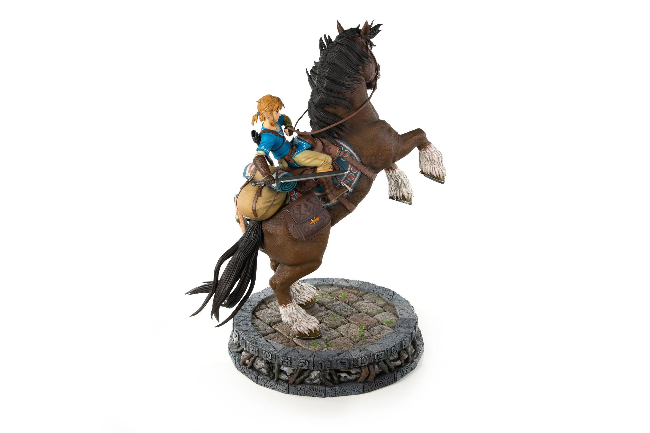 The Legend of Zelda Breath of the Wild Statue Link on Horseback 56 cm